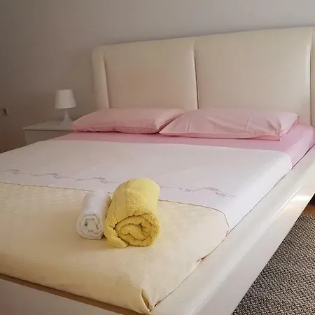 Tome شقة Pridraga